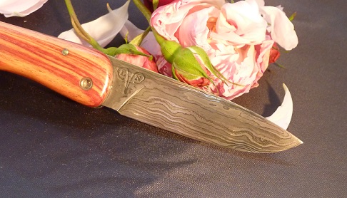 Folding knife piemontais, damascus blade 54 layers O2, C75 and 15N20, Rose wood handle , stainless steel plates 